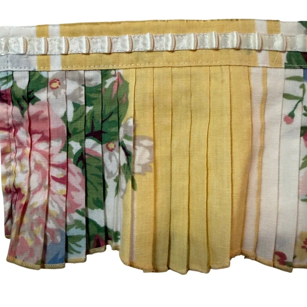 Vintage 1978 Avanti Collection Floral Ruffle Hand Towel Cottage Grandmillennial